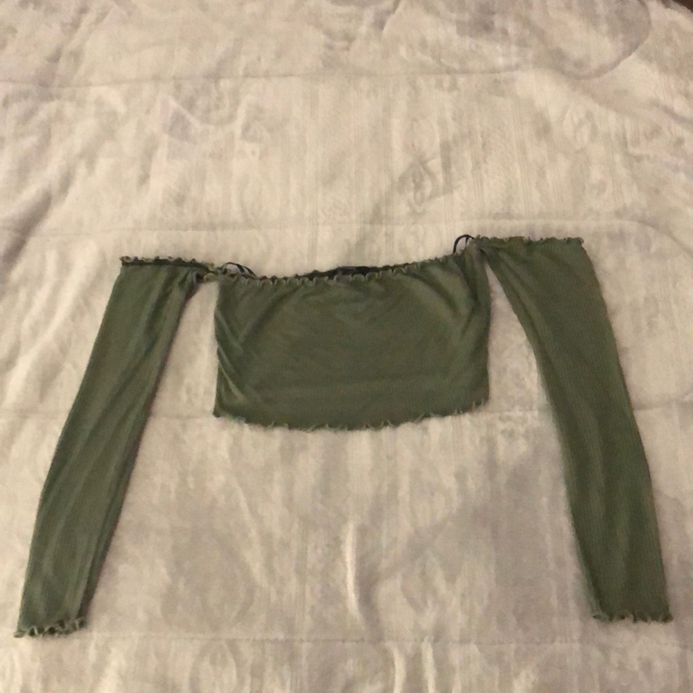Crop top with sleeves